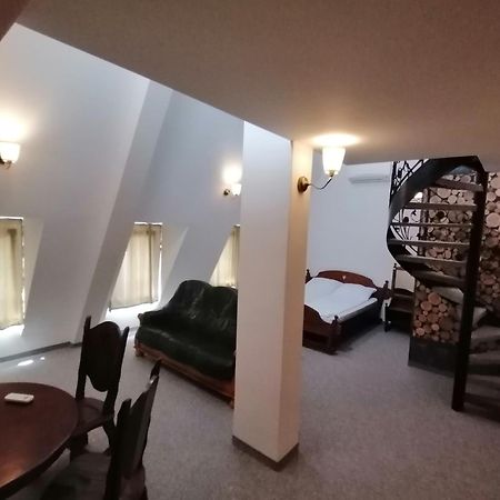 Hotel Aristokrat ออบซอร์ ภายนอก รูปภาพ