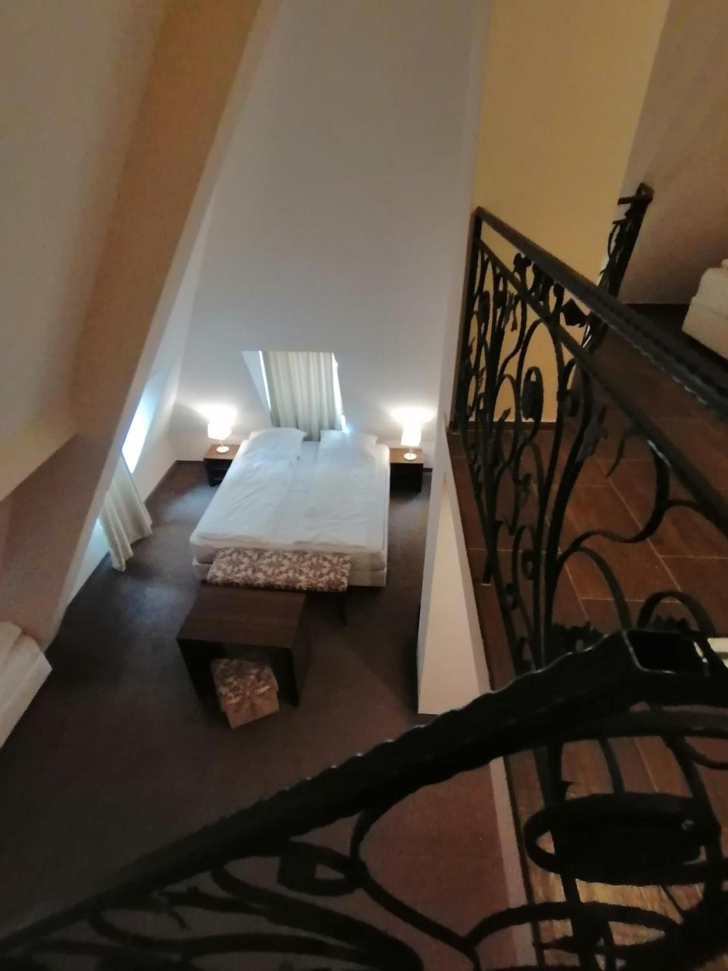 Hotel Aristokrat ออบซอร์ ภายนอก รูปภาพ