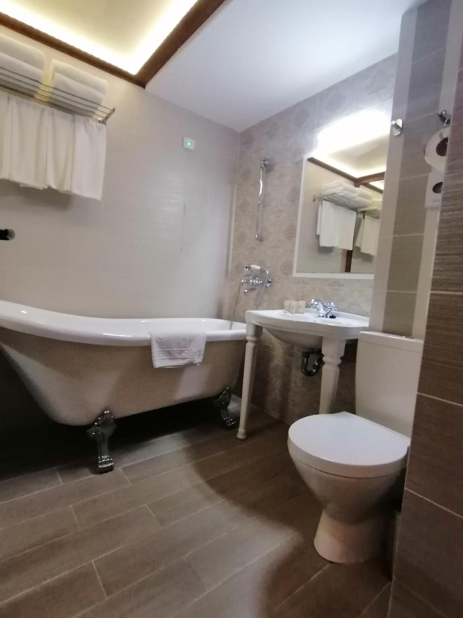 Hotel Aristokrat ออบซอร์ ภายนอก รูปภาพ