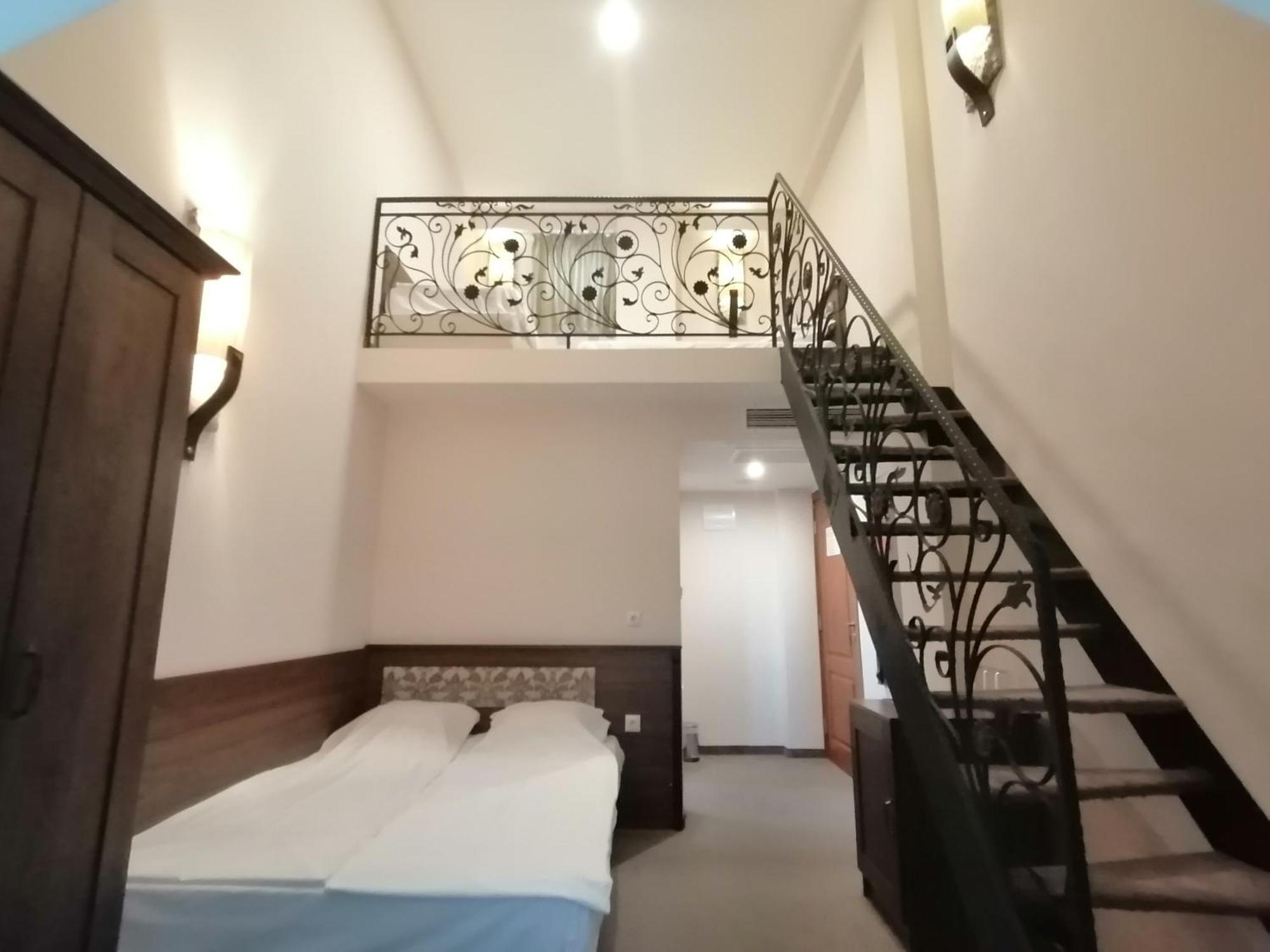 Hotel Aristokrat ออบซอร์ ภายนอก รูปภาพ