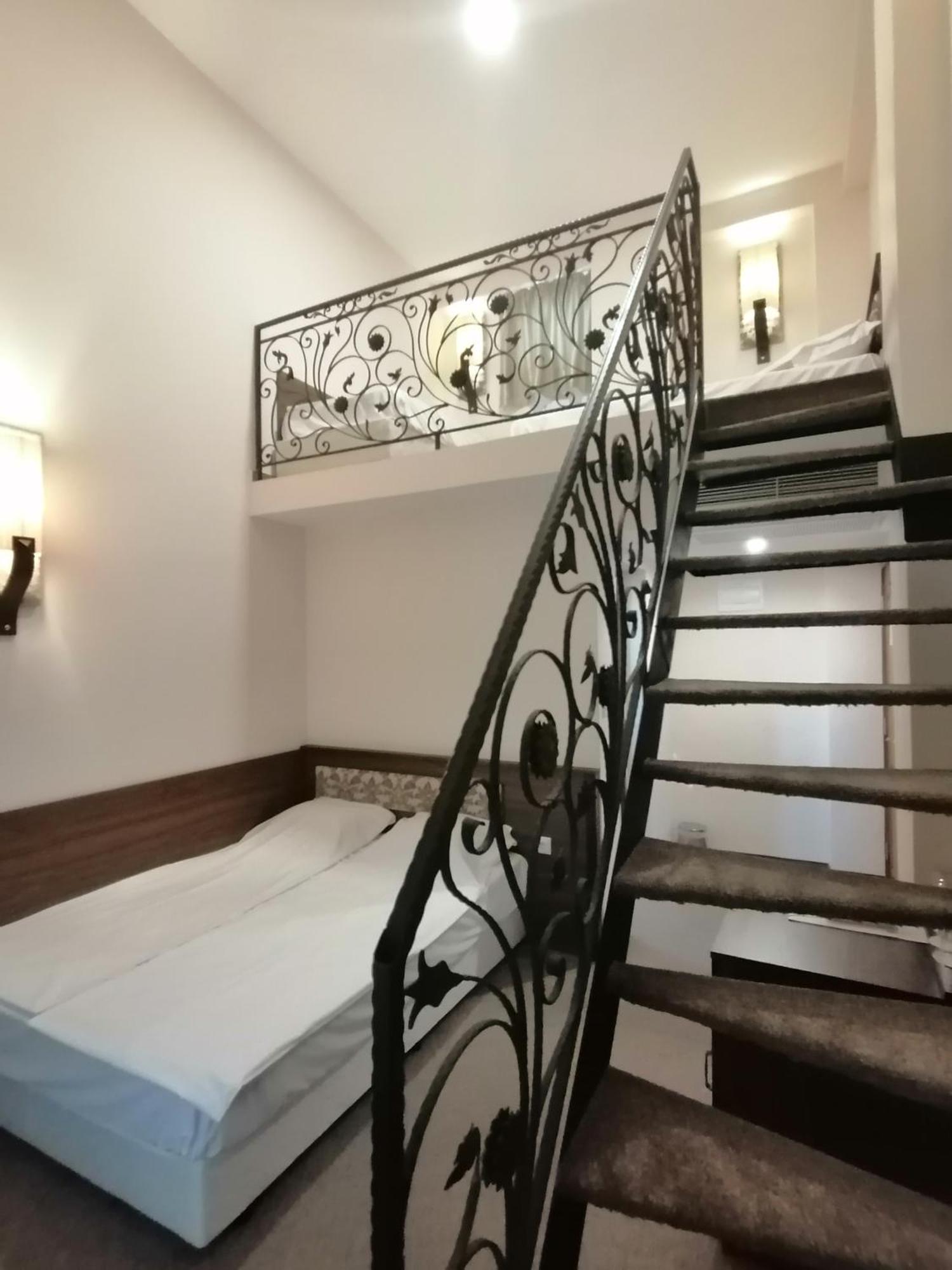 Hotel Aristokrat ออบซอร์ ภายนอก รูปภาพ