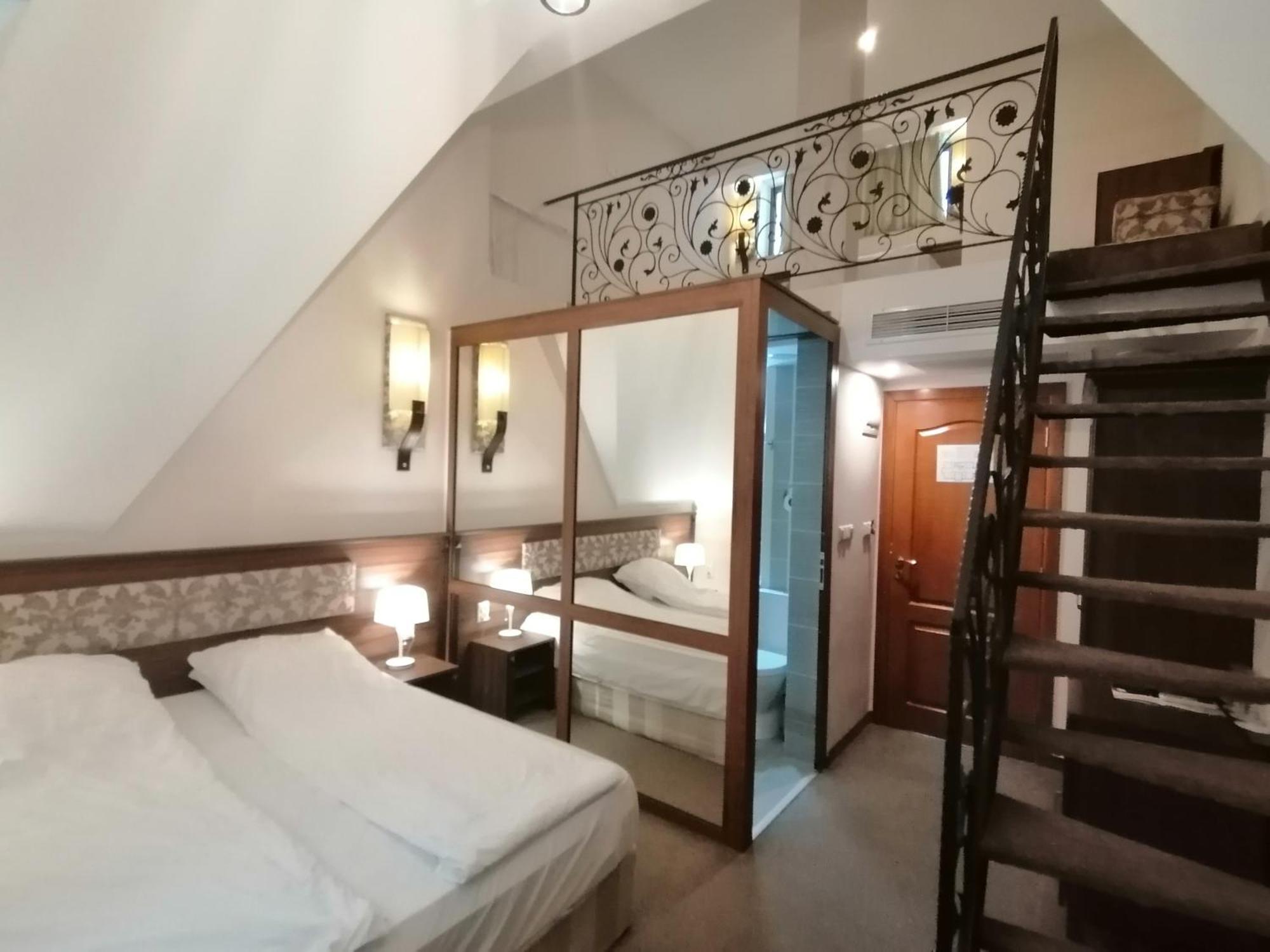 Hotel Aristokrat ออบซอร์ ภายนอก รูปภาพ