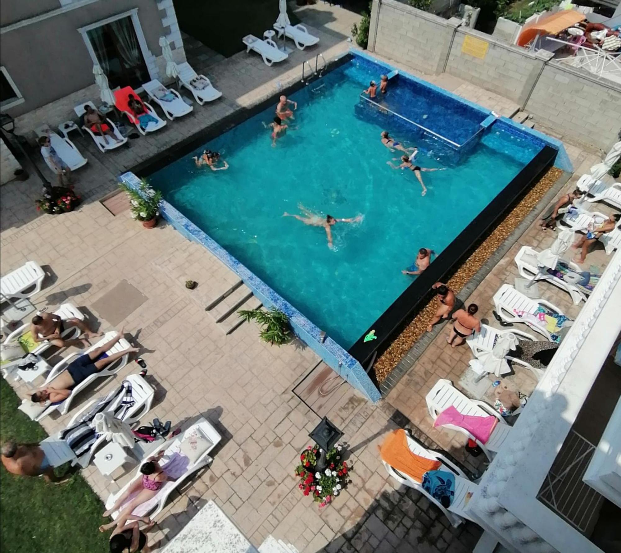 Hotel Aristokrat ออบซอร์ ภายนอก รูปภาพ