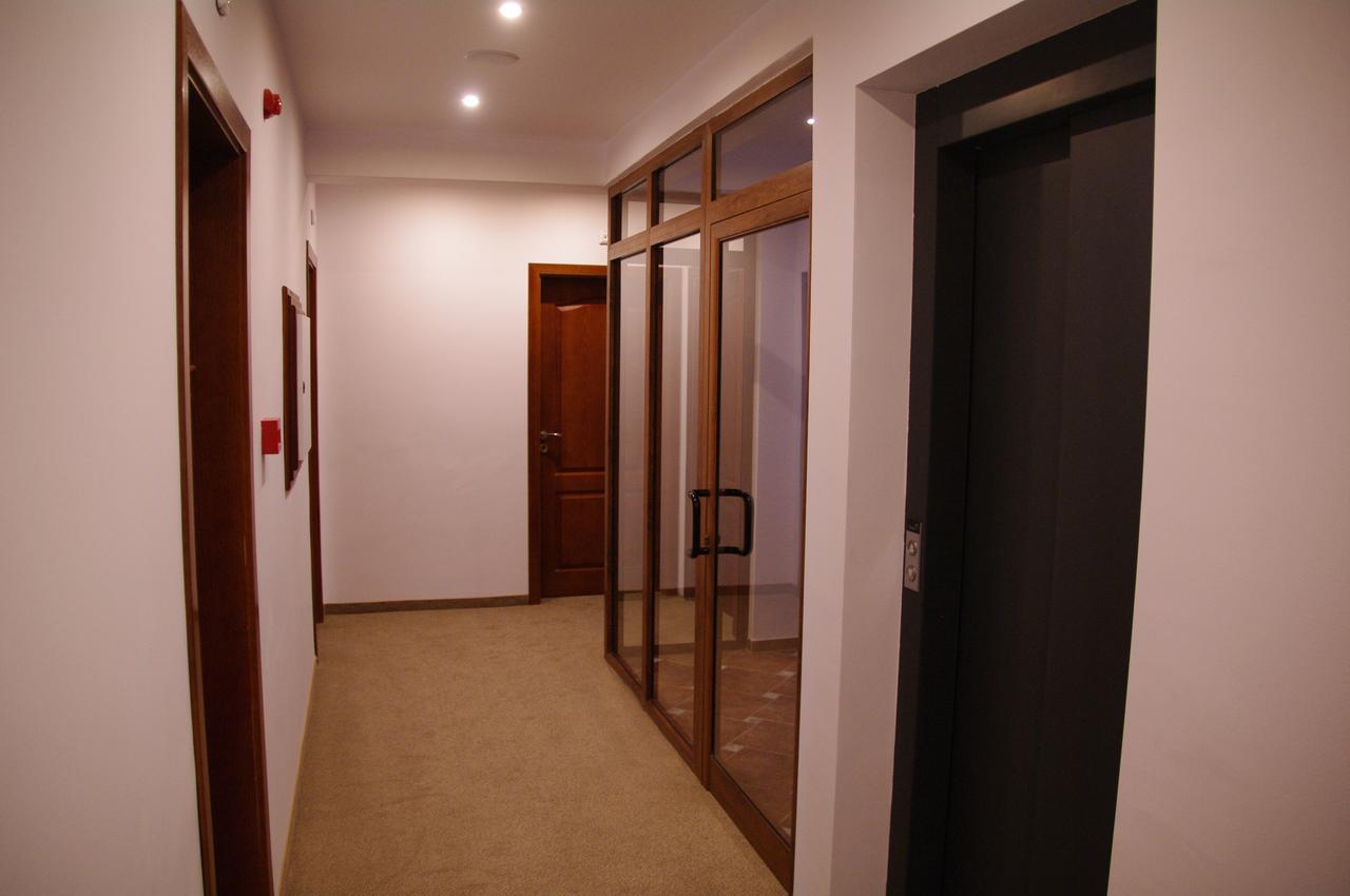 Hotel Aristokrat ออบซอร์ ภายนอก รูปภาพ