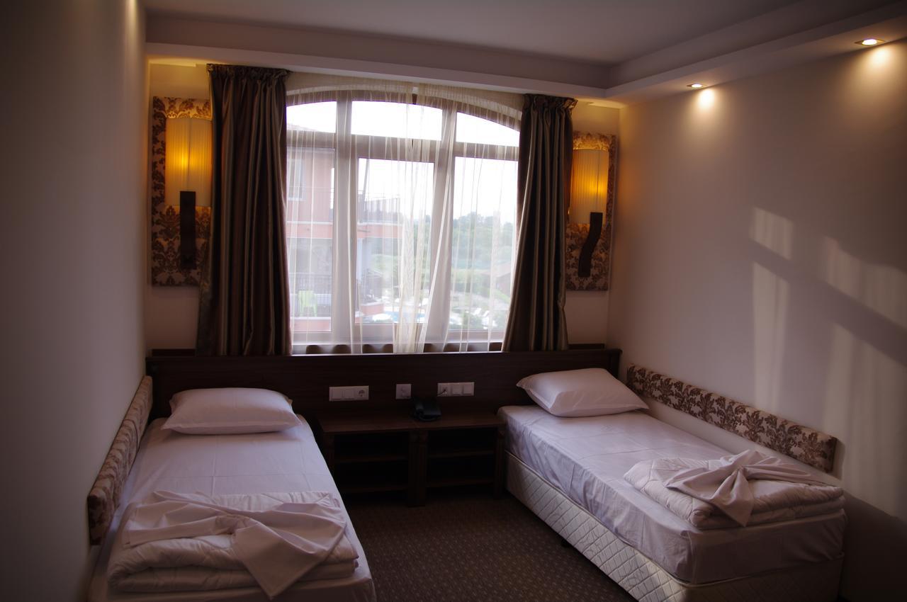 Hotel Aristokrat ออบซอร์ ภายนอก รูปภาพ