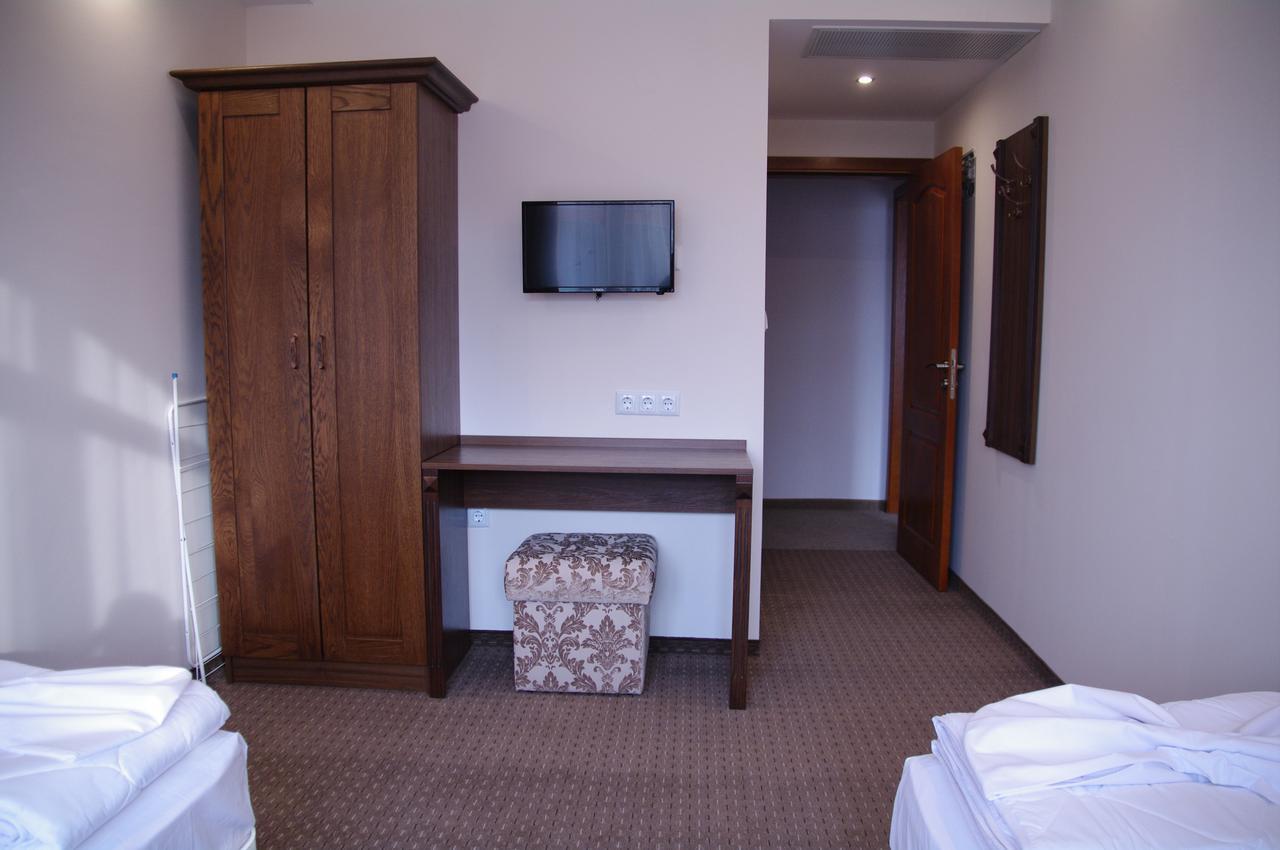 Hotel Aristokrat ออบซอร์ ภายนอก รูปภาพ