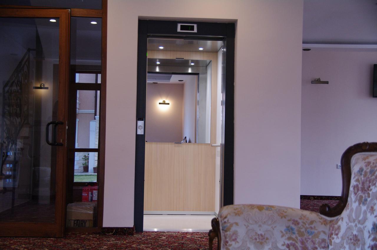 Hotel Aristokrat ออบซอร์ ภายนอก รูปภาพ