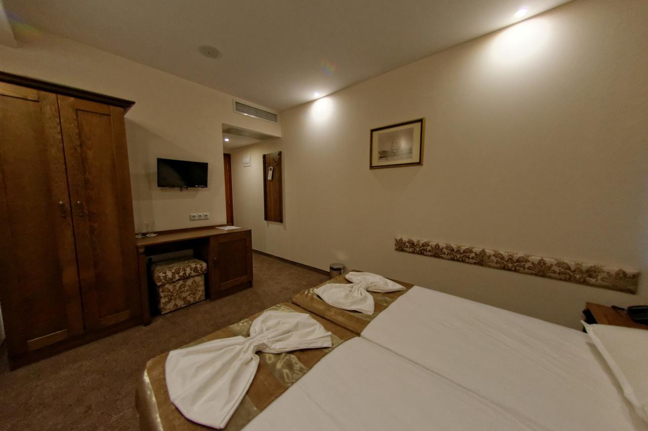 Hotel Aristokrat ออบซอร์ ภายนอก รูปภาพ