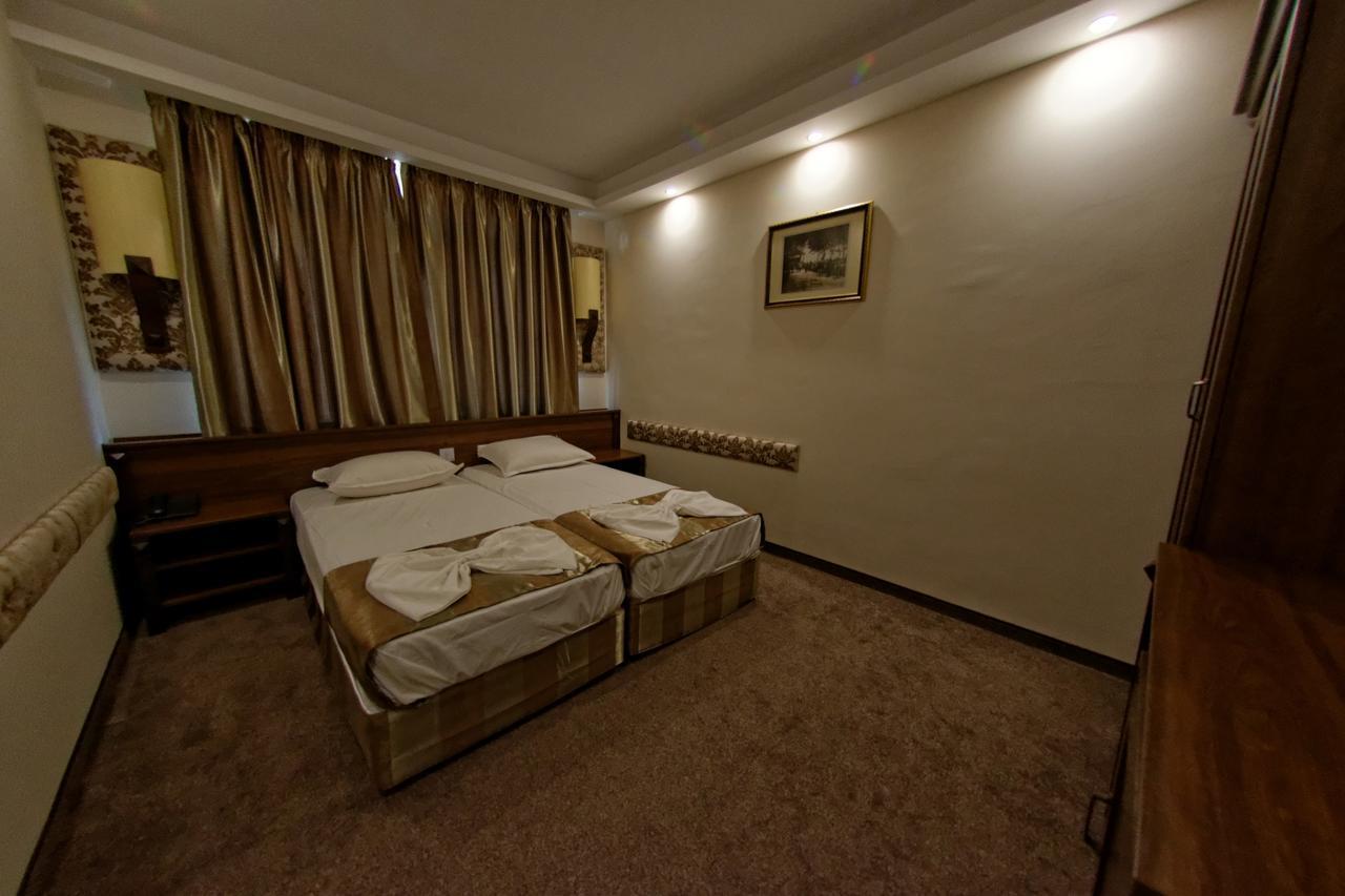 Hotel Aristokrat ออบซอร์ ภายนอก รูปภาพ