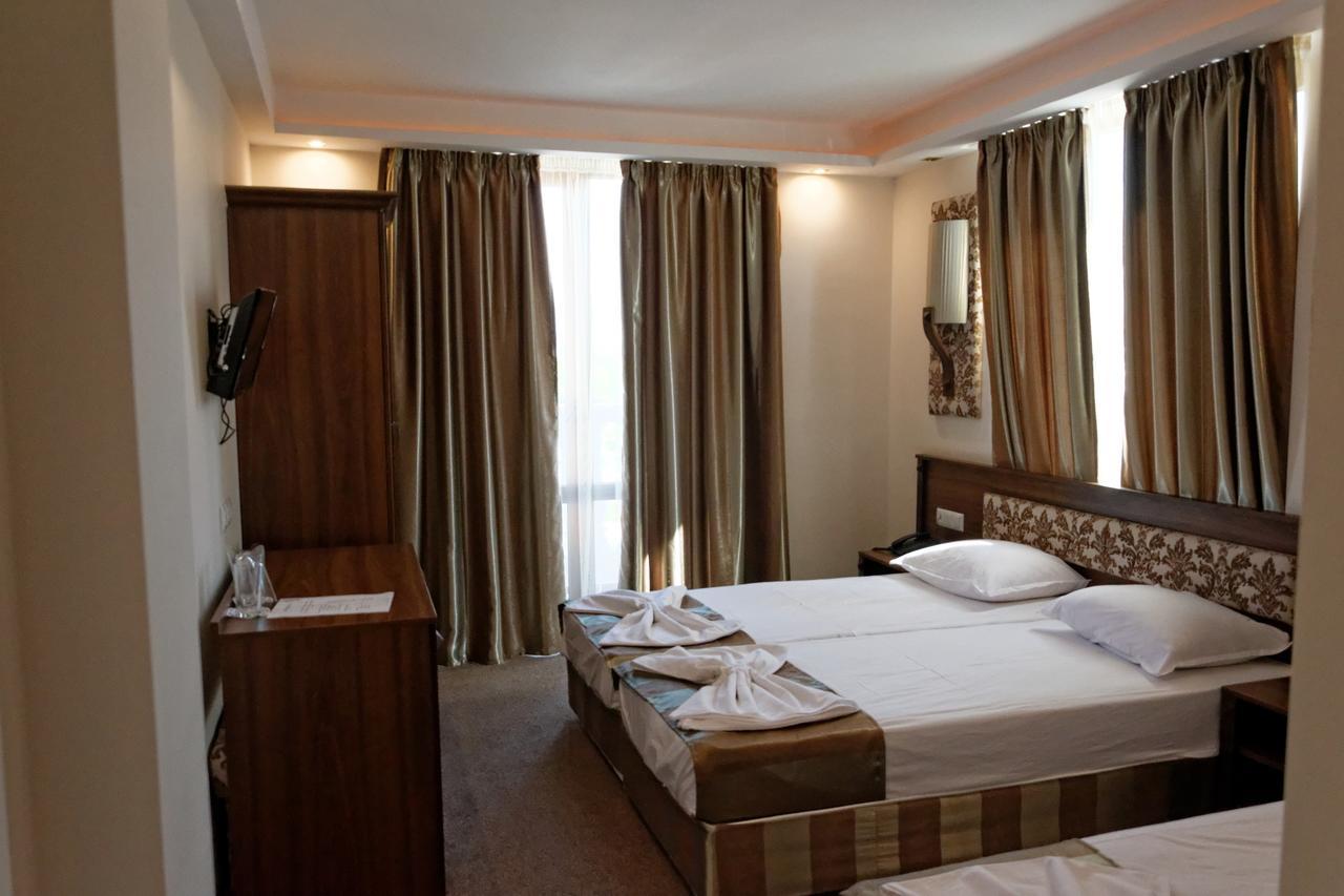 Hotel Aristokrat ออบซอร์ ภายนอก รูปภาพ