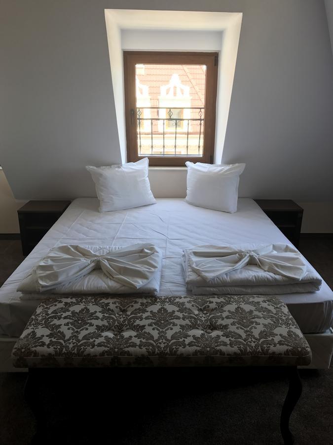 Hotel Aristokrat ออบซอร์ ภายนอก รูปภาพ