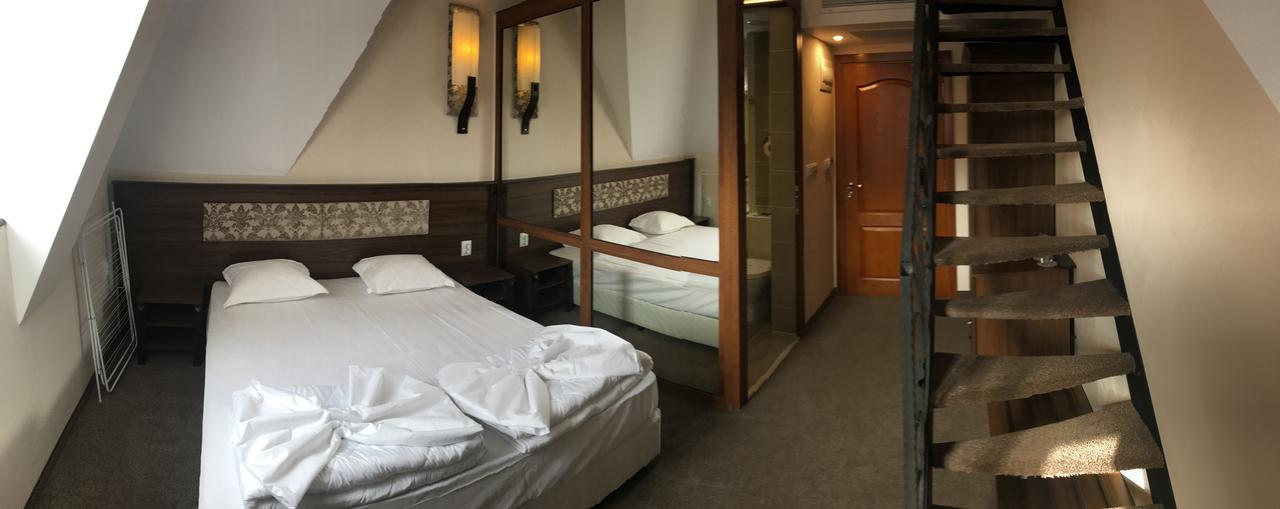 Hotel Aristokrat ออบซอร์ ภายนอก รูปภาพ